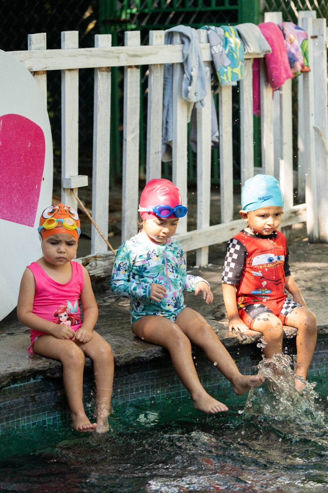 Arte promocional del programa Swim Genius de Genius Baby Center